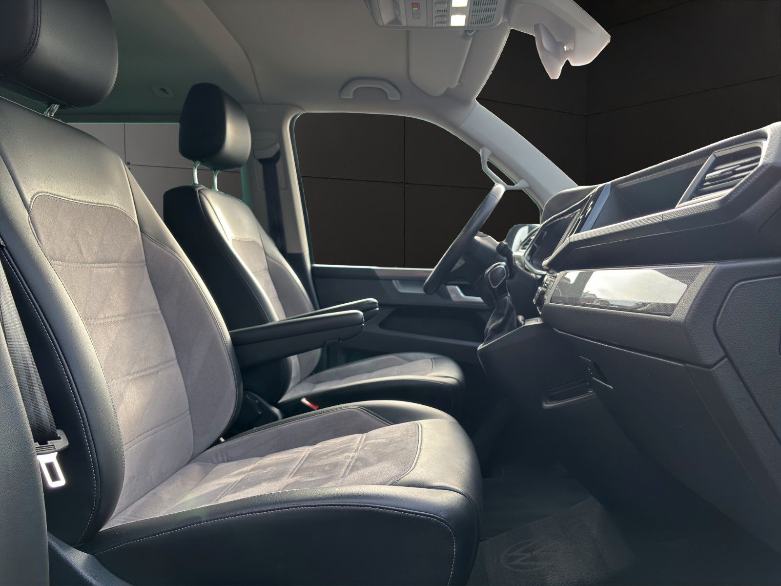Fahrzeugabbildung Volkswagen T6.1 Multivan Gen.6 *AHK*Dig.Cok*ACC*Carplay*LED
