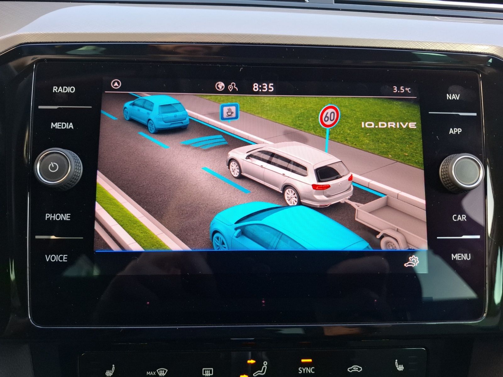 Fahrzeugabbildung Volkswagen Passat Variant TDI Business DSG R-Line Matrix AH