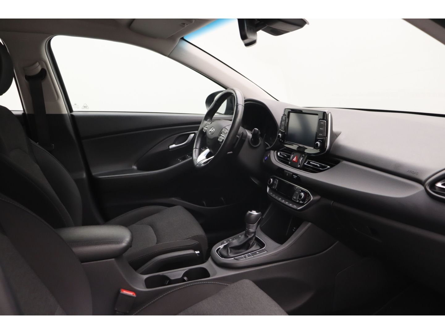 Fahrzeugabbildung Hyundai i30 1.6 Pure Kamera LED Tempomat 2-Zonen Klima