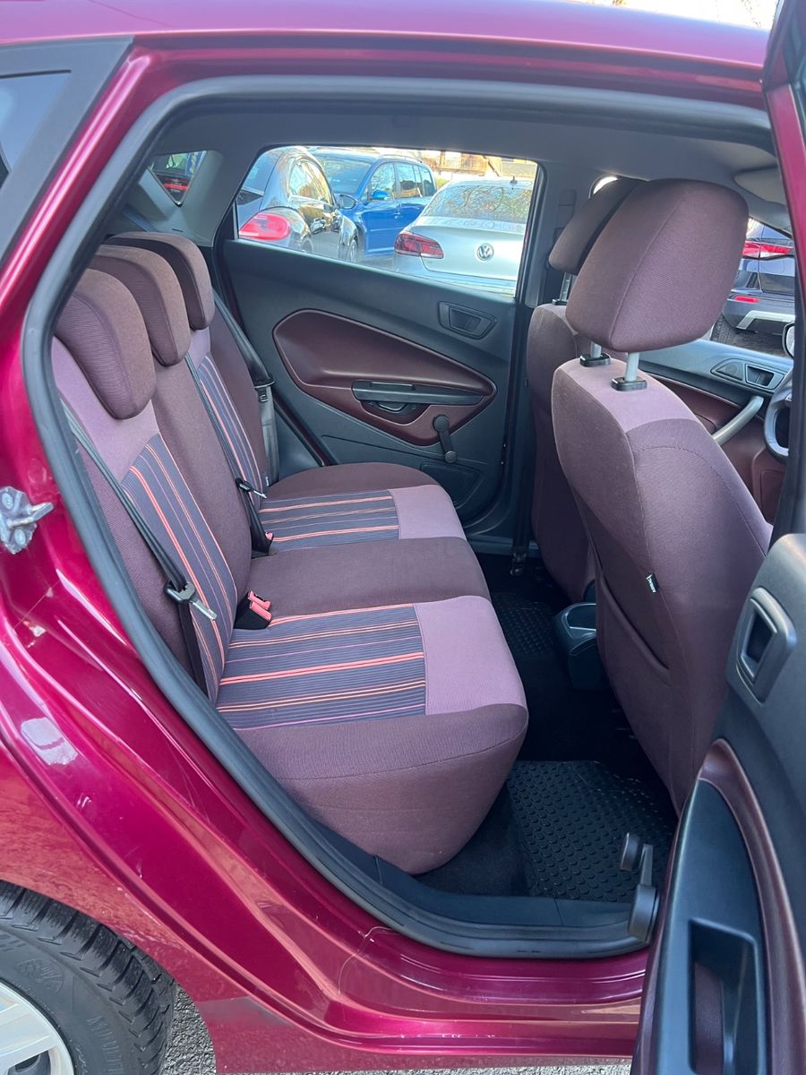 Fahrzeugabbildung Ford Fiesta Sonderlack *4/5 TÜRIG*