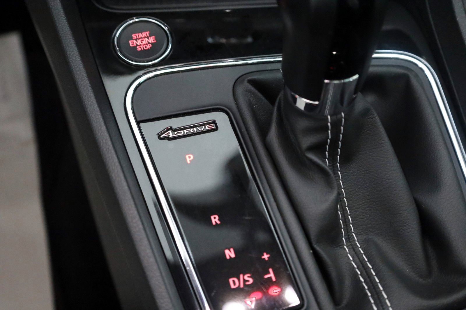 Fahrzeugabbildung SEAT Leon ST Cupra 300 4Drive TLeder,Navi,LED,PanDach