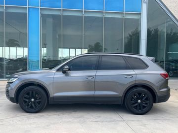 Volkswagen Touareg - 2