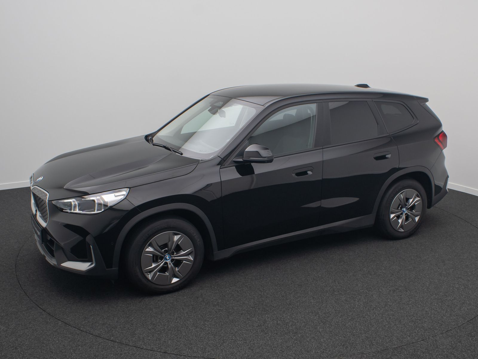 Fahrzeugabbildung BMW iX1 xD30 HUD DAB Komfort FernlichtAs Geschwindig