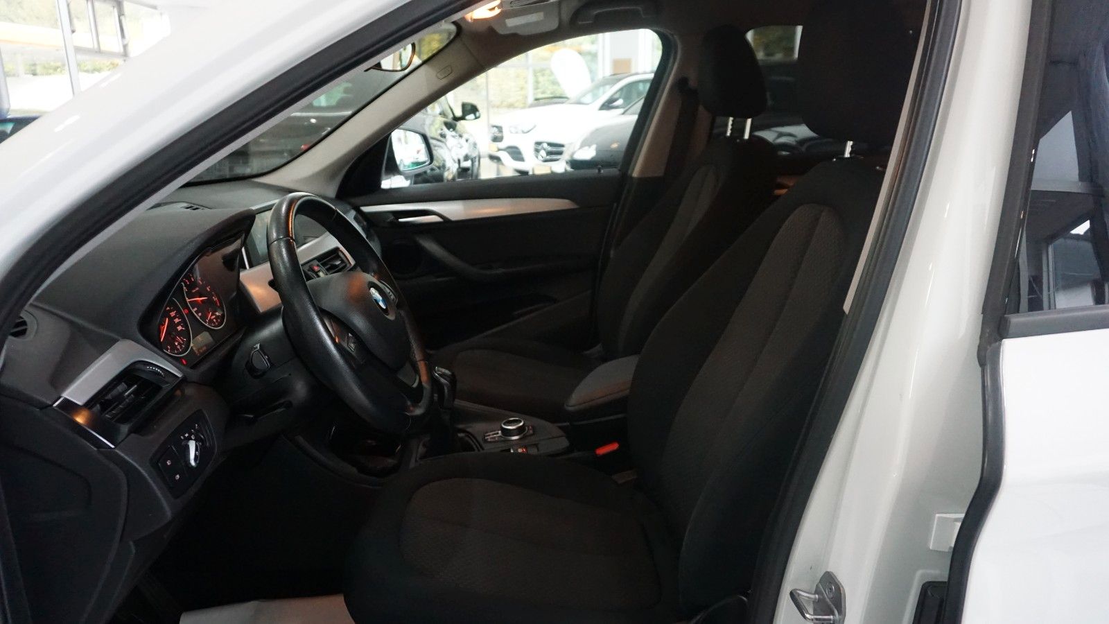 Fahrzeugabbildung BMW X1 sDrive 18 i *NAVIGATION*Elektr.Heckklappe*