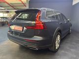 Volvo V60 Cross Country B4 AWD*3J.GARANTIE*AHK*PANO* - Volvo V60 Cross Country mit Anhängerkupplung