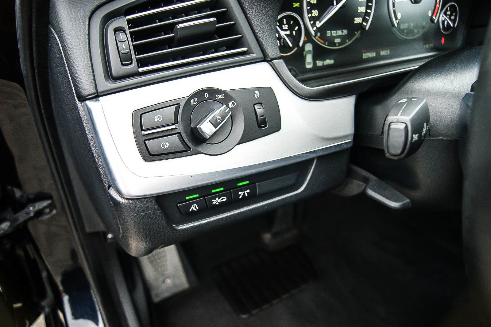 Fahrzeugabbildung BMW 525 d xDrive M-Sport SPORTPAKET SCHIEBEDACH STHZ