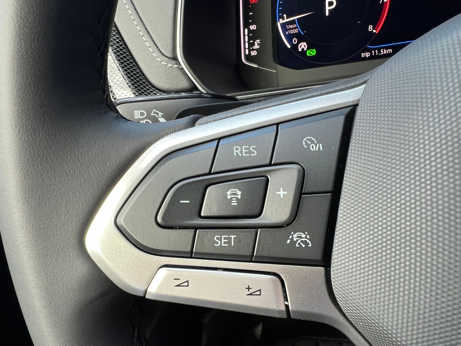 Fahrzeugabbildung Volkswagen T-Cross R-Line 1.5 TSI DSG *AHK,IQ.LIGHT,ACC,App