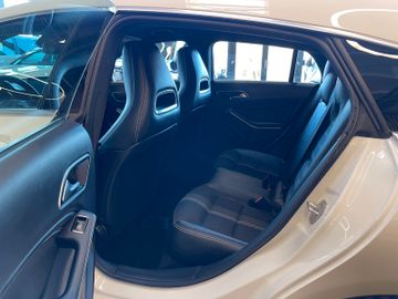 Mercedes-Benz CLA 180 Shooting Brake *NAVI*PDC*TEMPOMAT*