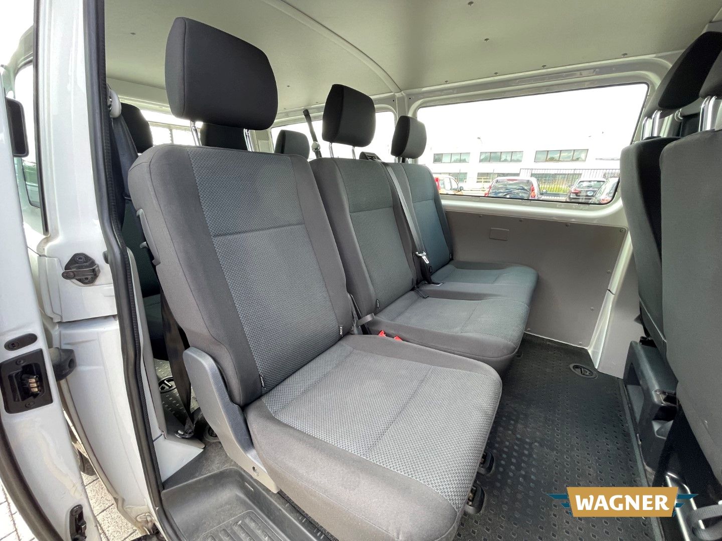 Fahrzeugabbildung Volkswagen T6 Kombi lang 9 Sitzer Rampe Klimaanlage