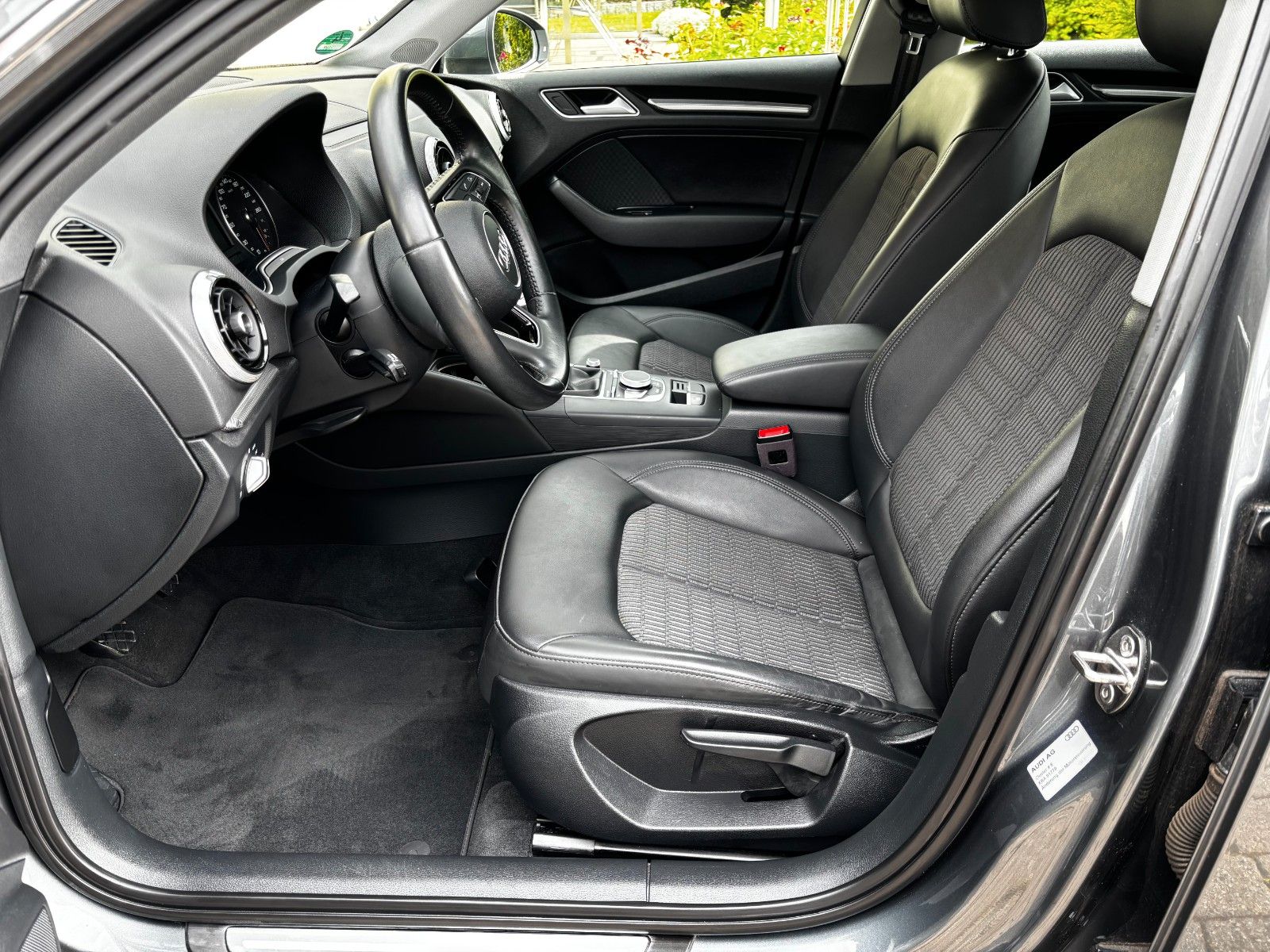 Audi A3 2,0TDI Sportback design/LED/Navi/SHZ/PDC/Temp foto 18