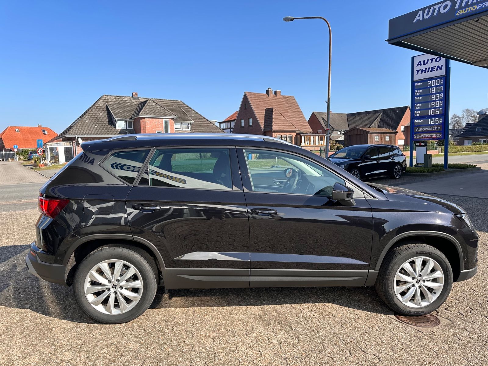 Fahrzeugabbildung SEAT Ateca 1.5 TSI Style DSG AHK/Navi/ACC/LED/SHZ/APP