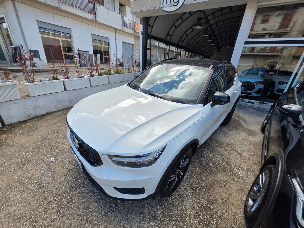 Volvo XC40 T3 Geartronic R-design imagem 2
