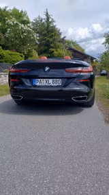 BMW 840i Cabrio | 340 PS | Rotes Leder | Top - schwarze BMW 840