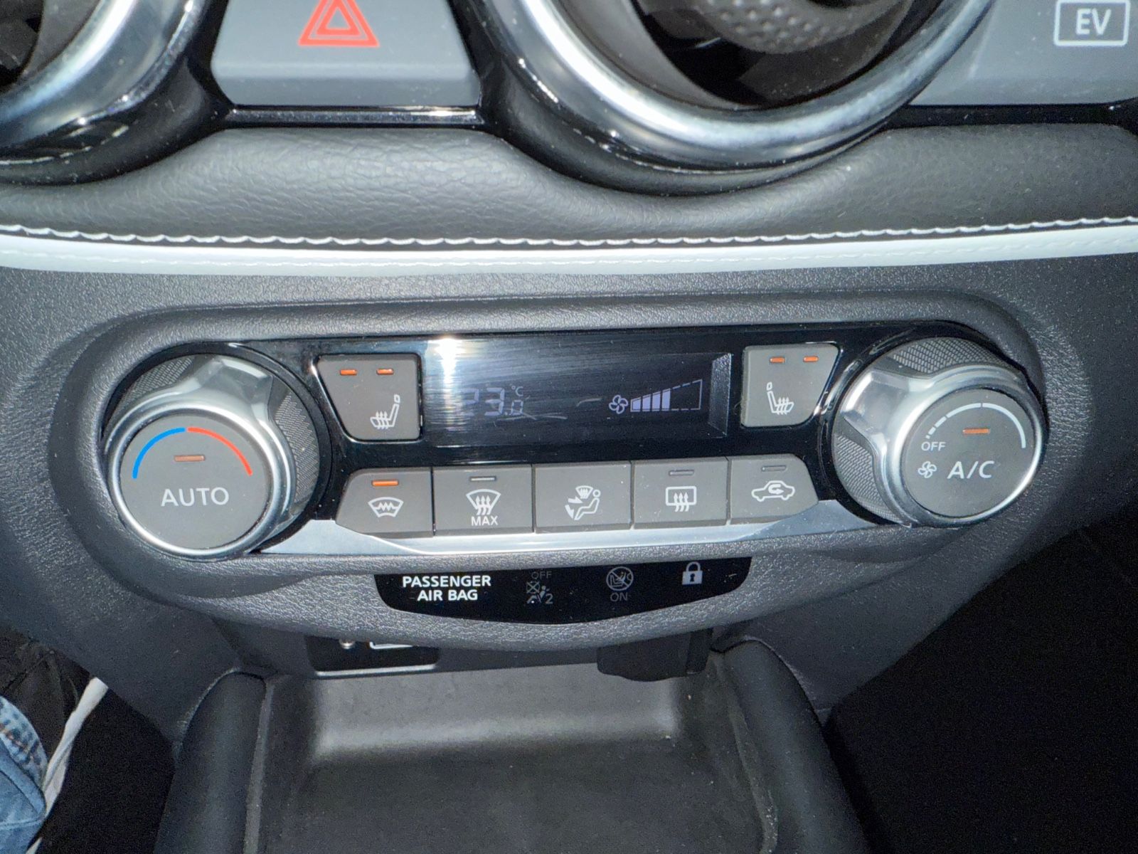 Fahrzeugabbildung Nissan Juke Hybrid Premiere Edition Navi 2-Farben-Lack