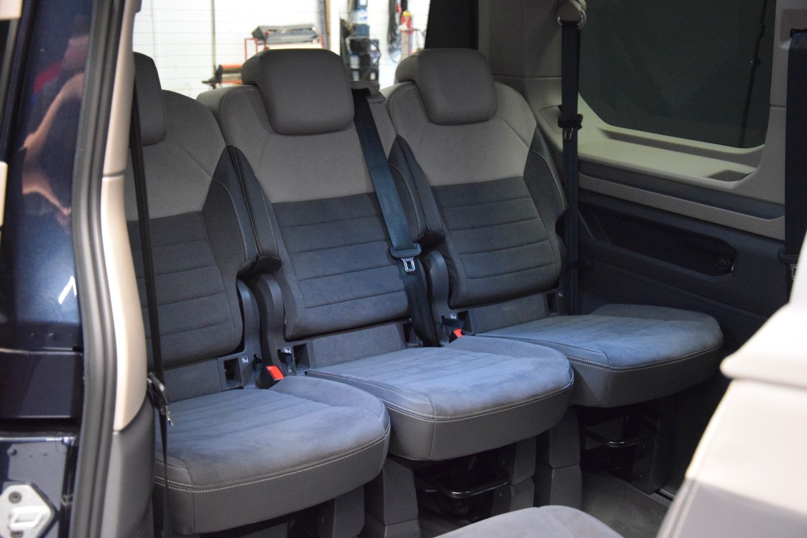 Fahrzeugabbildung Volkswagen T7 Multivan Pano ACC Keyless 3-Zonen Standheiz