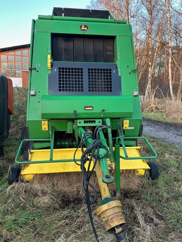 John Deere Rundballenpresse Maxi Cut 592