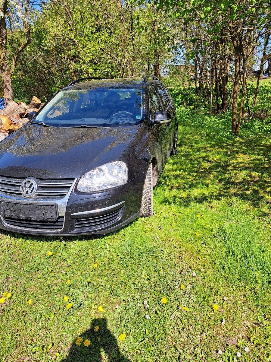 Volkswagen Golf 2013 — rear view