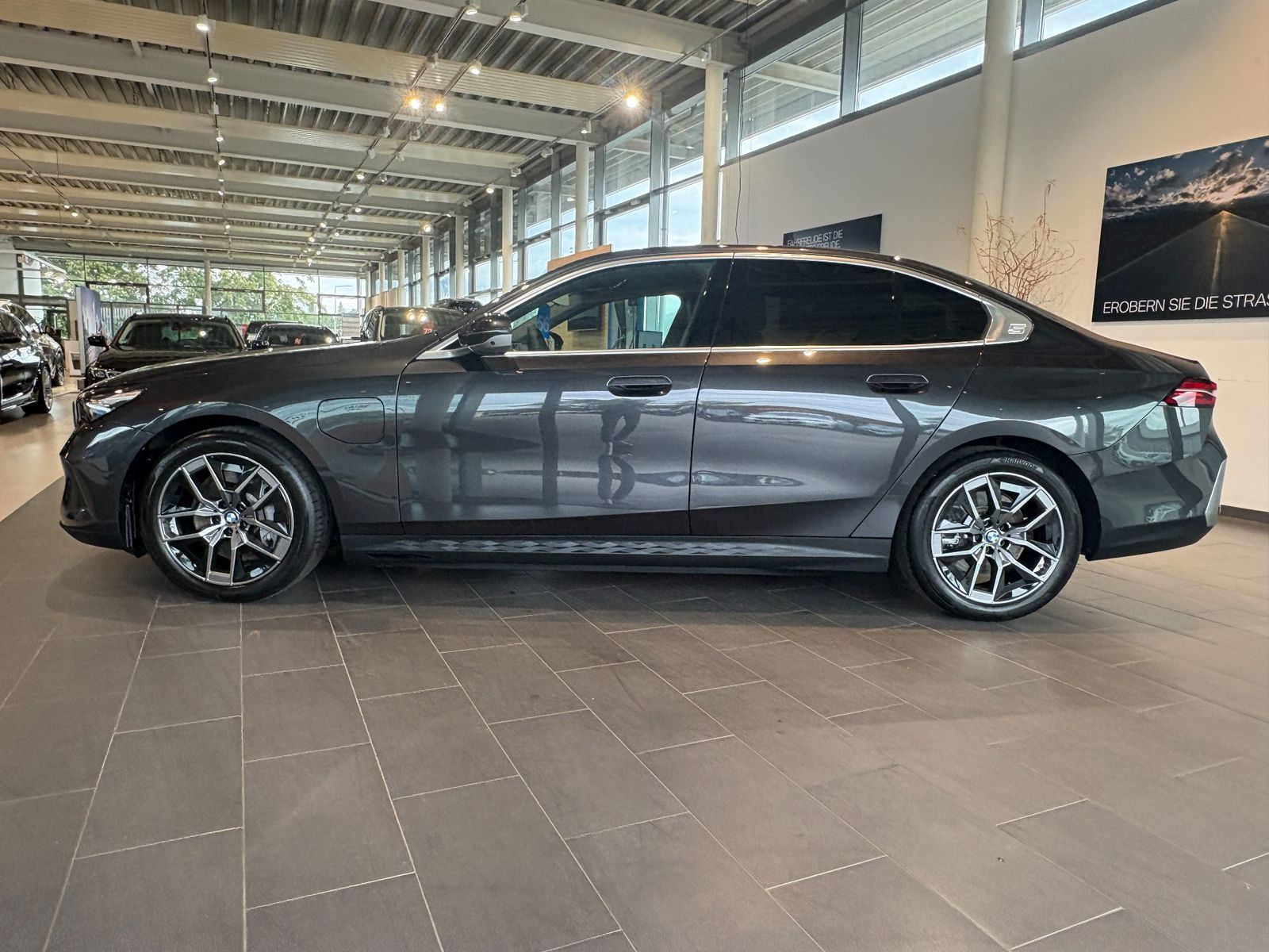 BMW 550e xDrive Limousine imagem 3