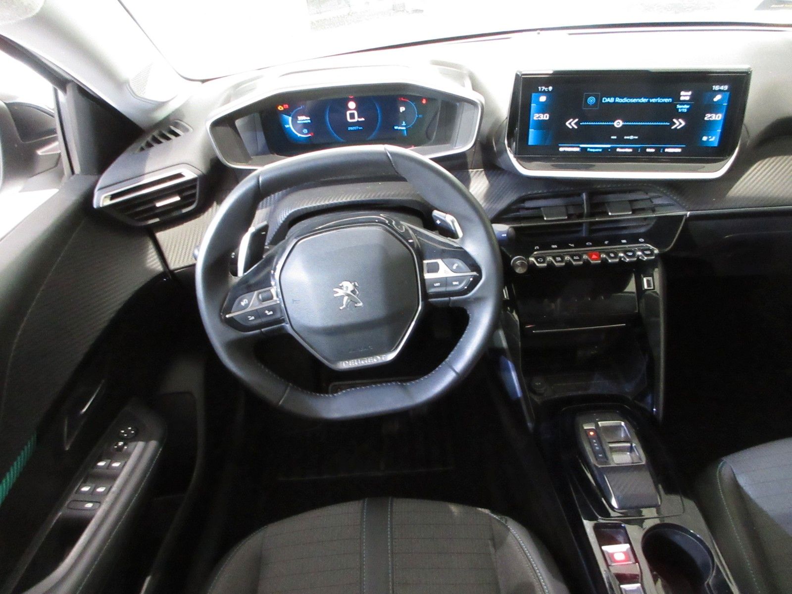 Fahrzeugabbildung Peugeot 208 Allure 1.2T FULL-LED/NAVI/PDC/CAM/ALU