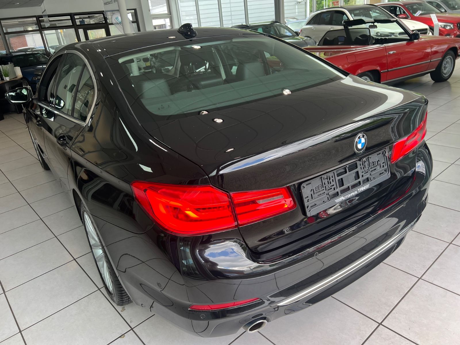 Fahrzeugabbildung BMW 520 d Lim. Luxury Line