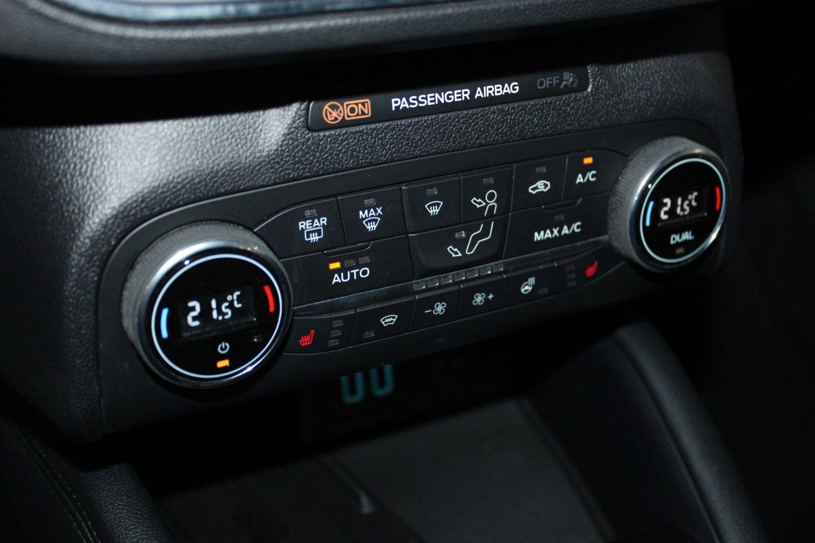 Fahrzeugabbildung Ford Focus Turnier Titanium LED CAM WinterPaket NAVI