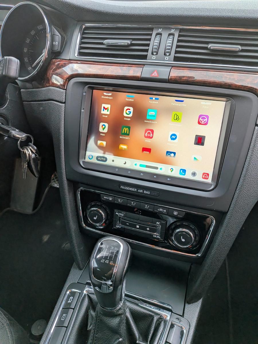 Skoda Superb 2011 — photo 11