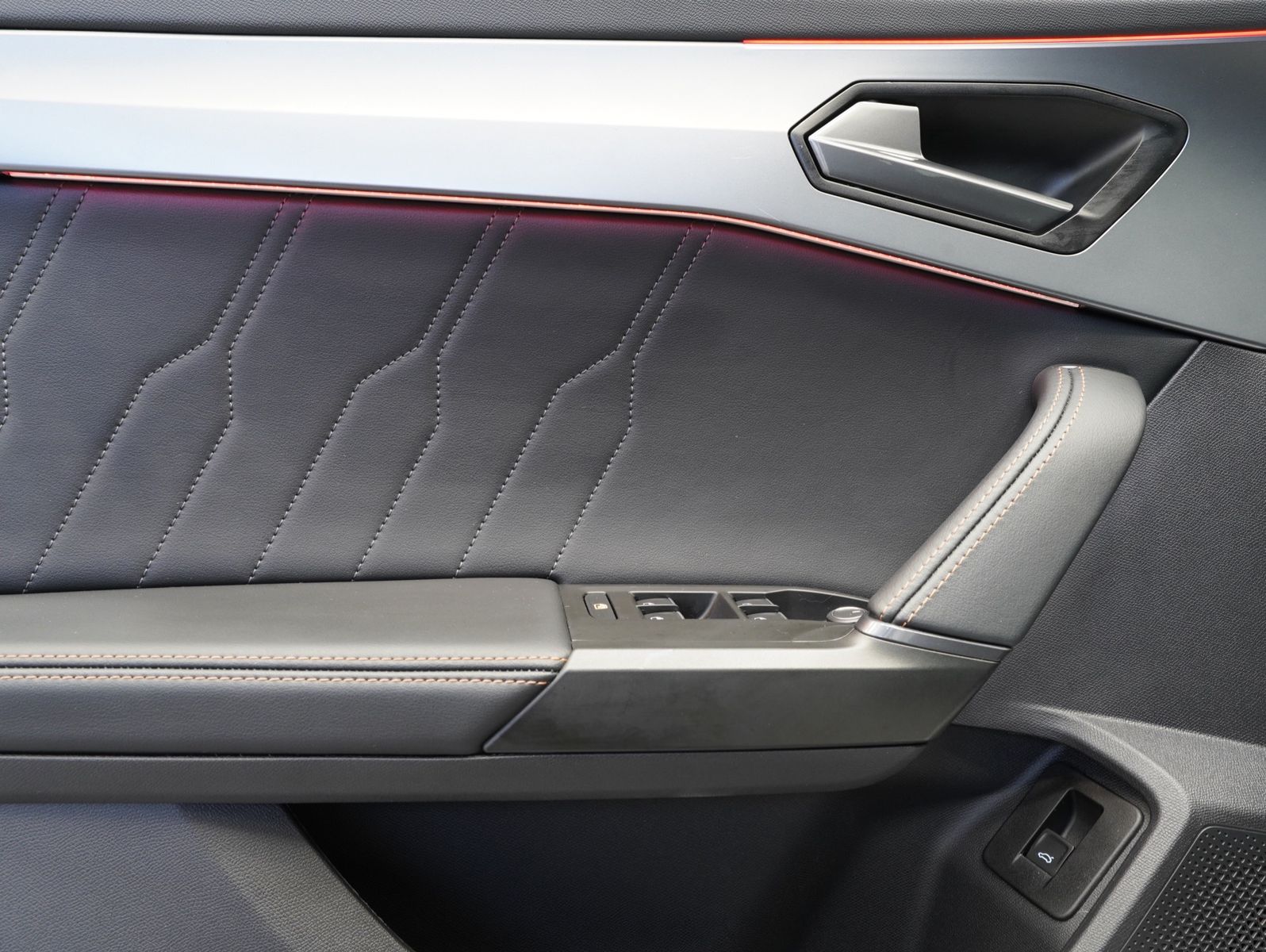 Fahrzeugabbildung CUPRA Formentor 1.5 TSI DSG LED/ACC/CARPLAY/KAMERA/19"