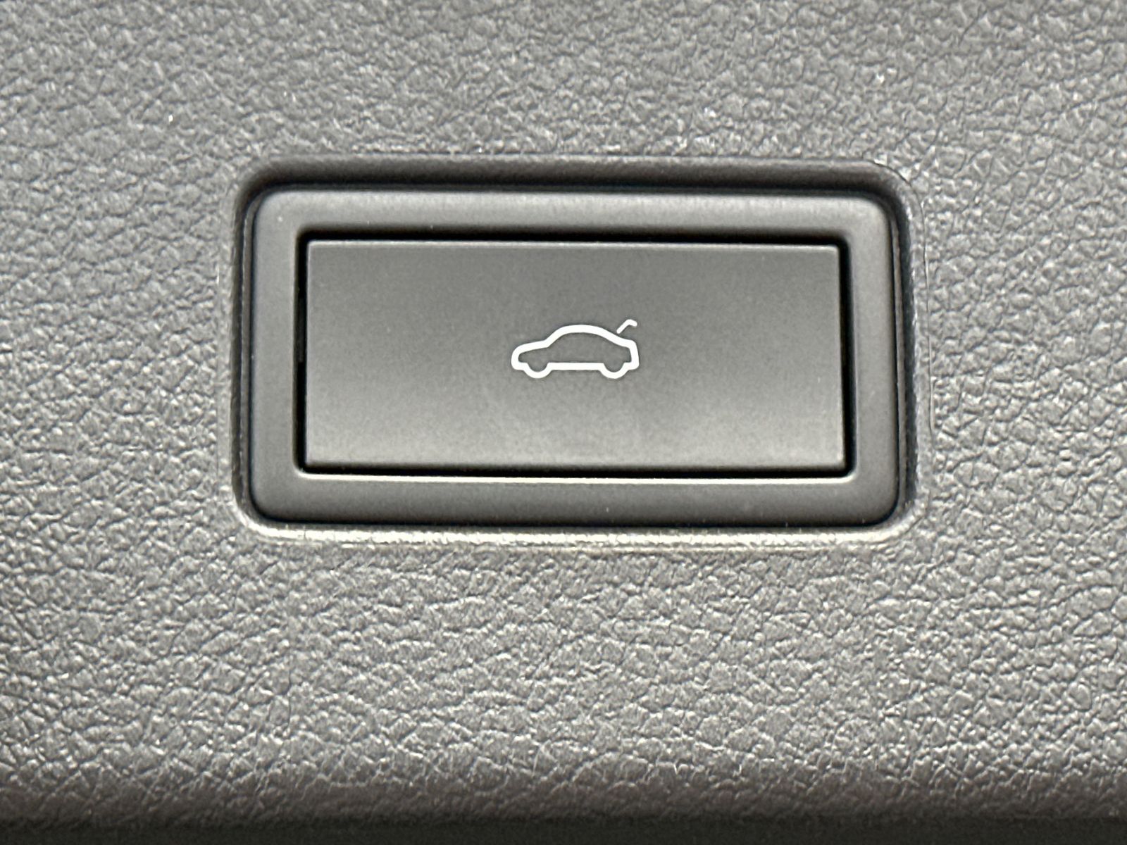 Fahrzeugabbildung Volkswagen Passat Variant Elegance NAV+LED+AHK+ACC+HUD+18ZO