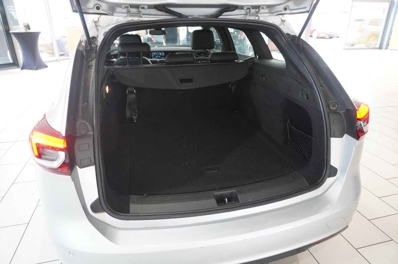 Fahrzeugabbildung Opel Insignia B ST 2.0T ELEGANCE NAVI/LED/VIRT./DAB+