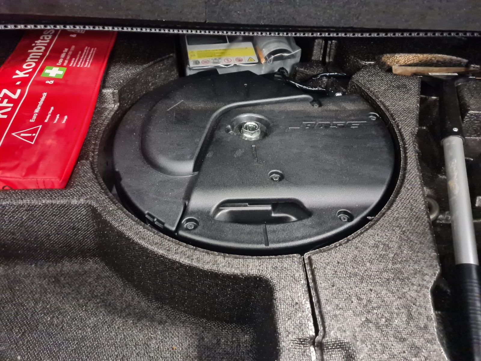 Fahrzeugabbildung Mazda 3 / NAVI / 1. Hand / 8-fach-bereift / BOSE