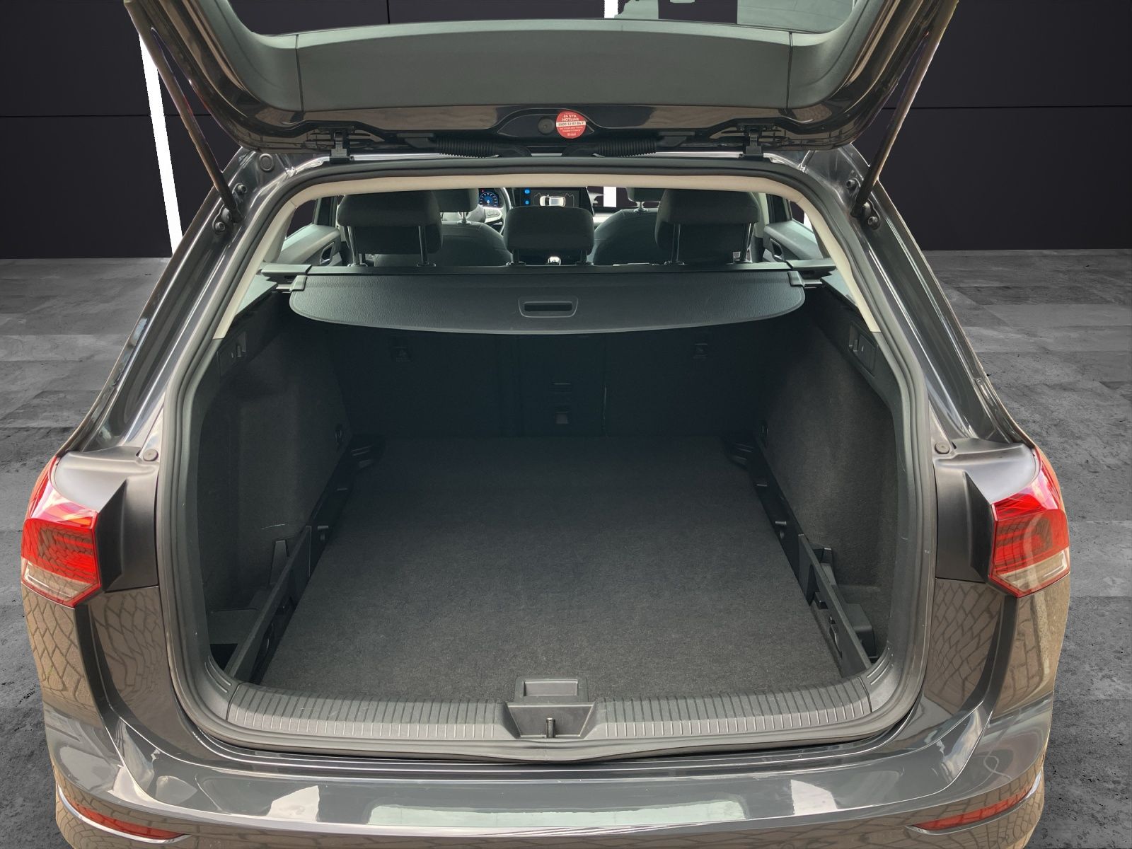 Fahrzeugabbildung Volkswagen Golf VIII Variant TSI Style LED ACC App-Connect