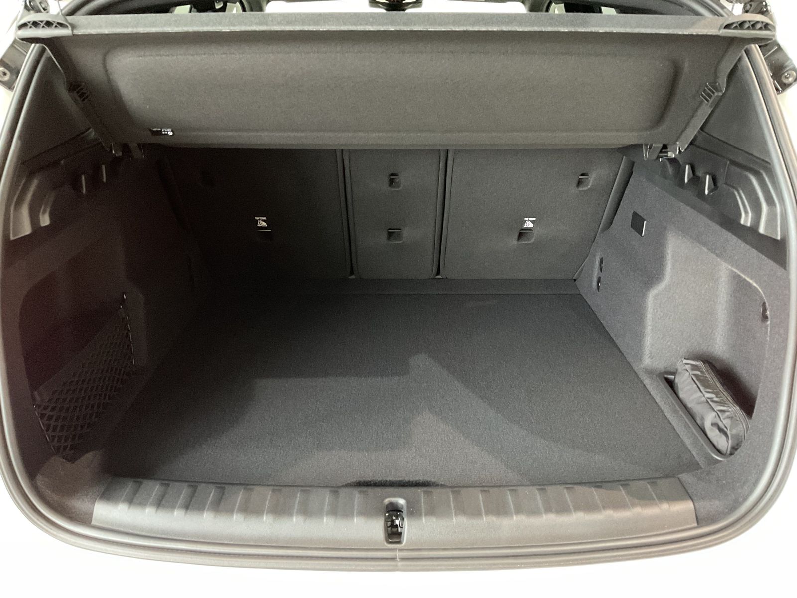 Fahrzeugabbildung BMW iX1 eDrive20 Komfortzugang, Head-Up-Display, AHK