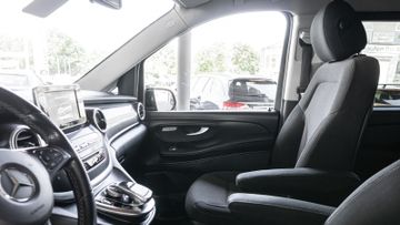 Mercedes V 220 - 10