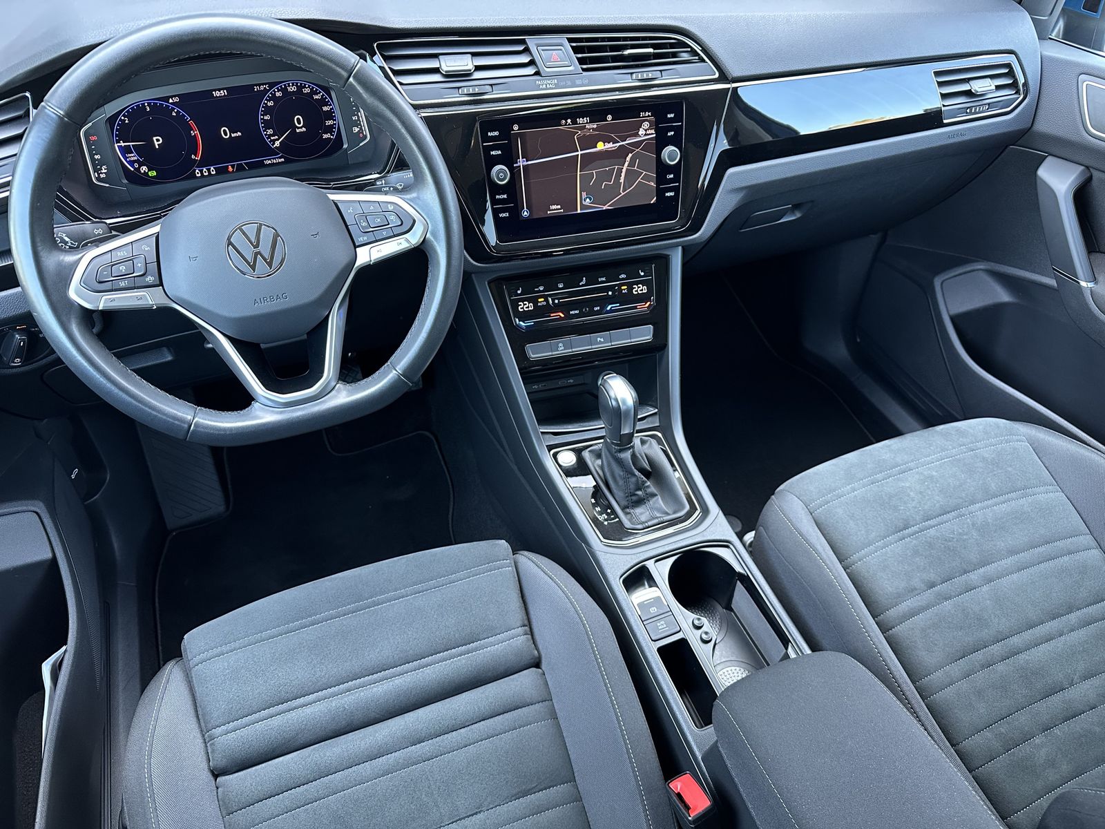 Fahrzeugabbildung Volkswagen Touran 2.0 TDI DSG Highline NAV+LED+ACC+KAMERA