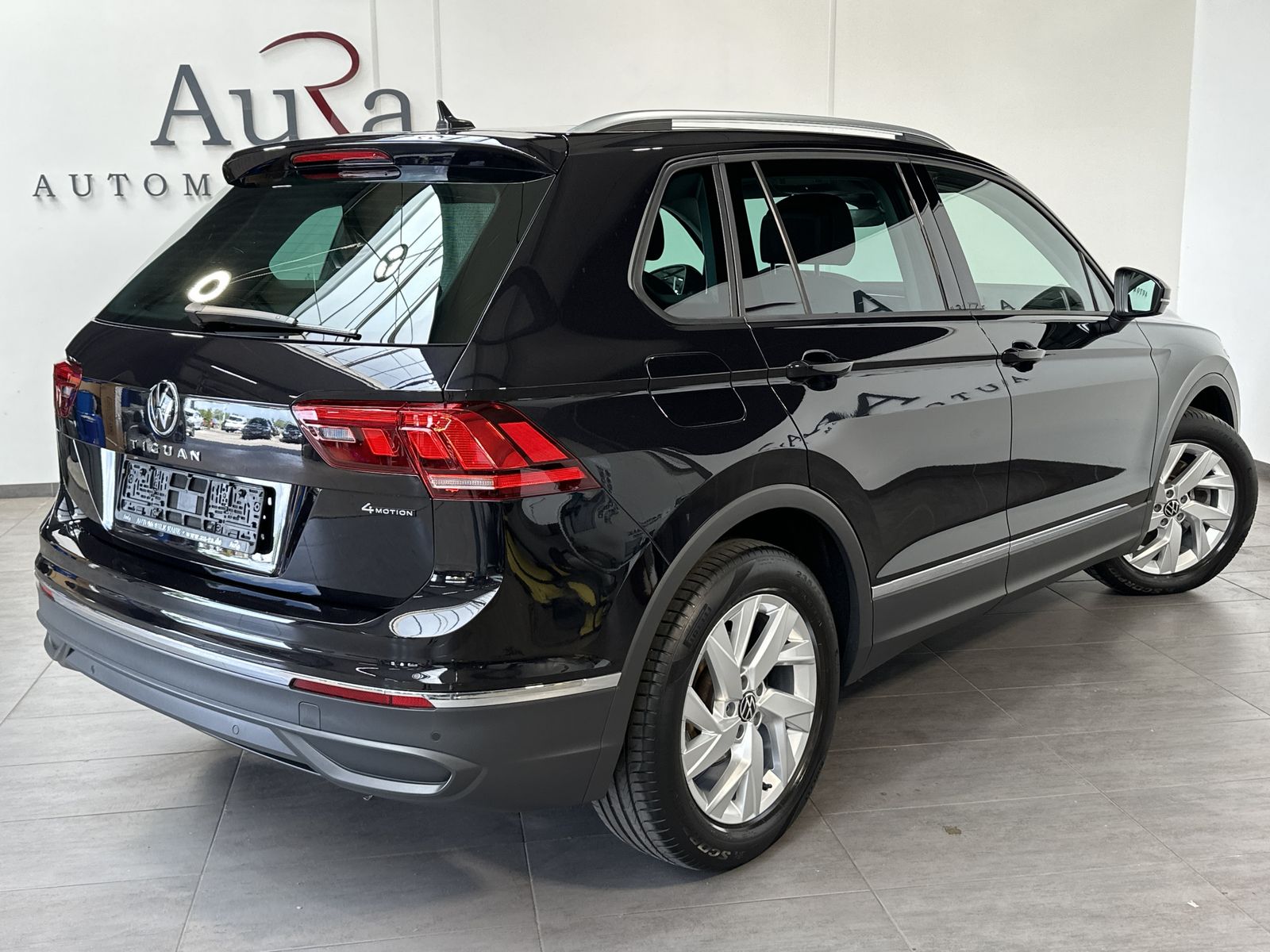 Fahrzeugabbildung Volkswagen Tiguan 2.0 TSI DSG 4M Life NAV+LED+PANO+SHZ+ACC