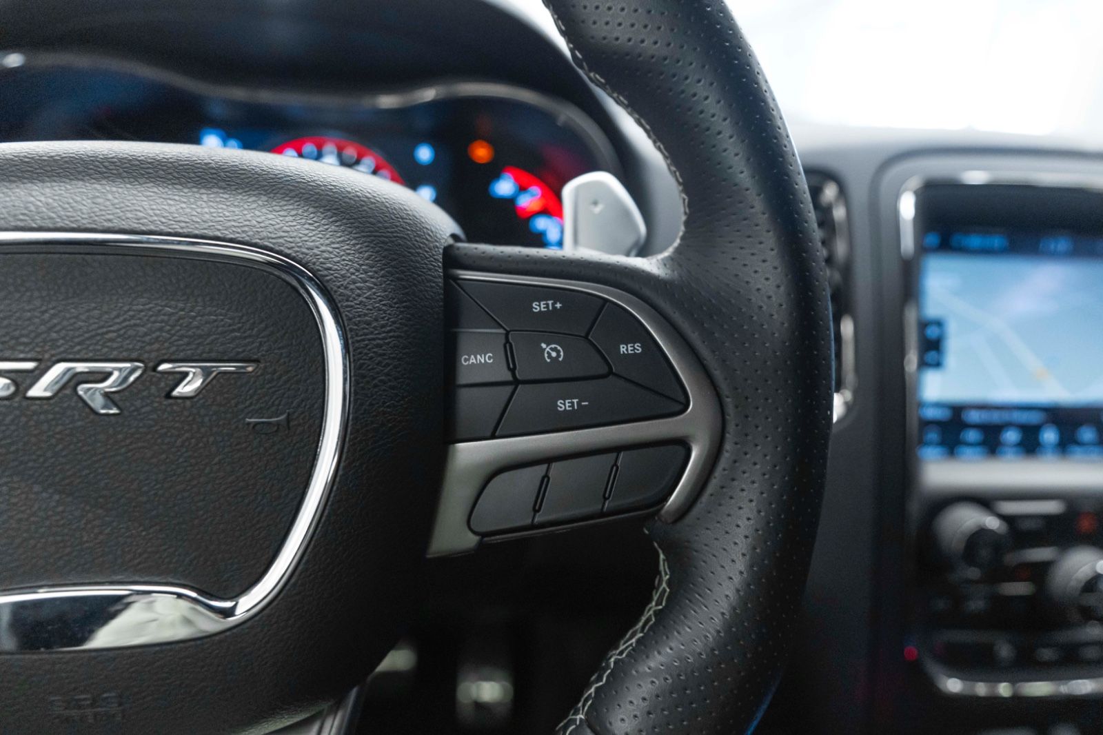 Fahrzeugabbildung Dodge Durango 6.4L SRT LPG 4X4 KAM 6 SITZ NAV PDC