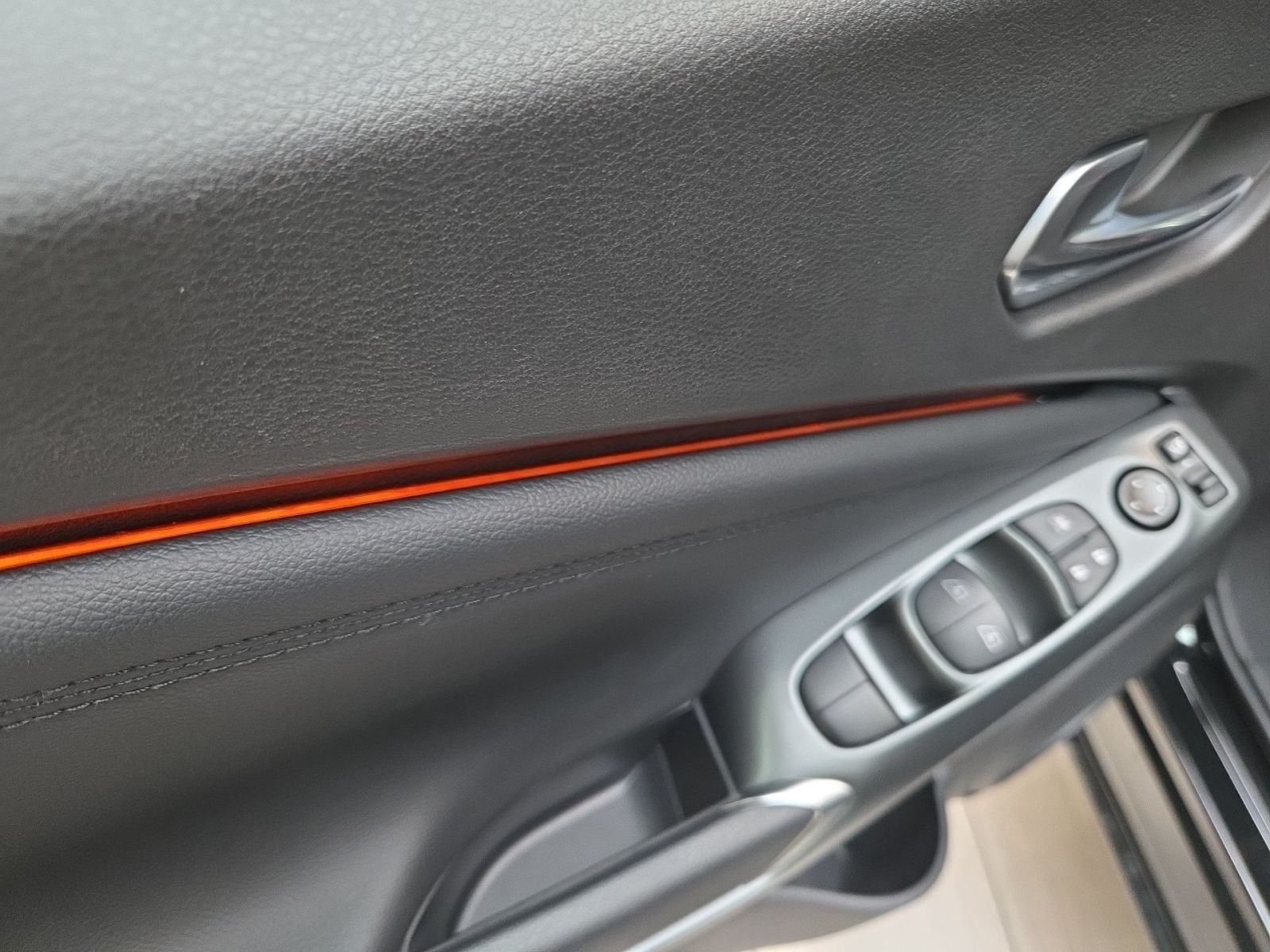 Fahrzeugabbildung Nissan Juke 1.0 DIG-T N-Connecta 114 PS Handschalter *S