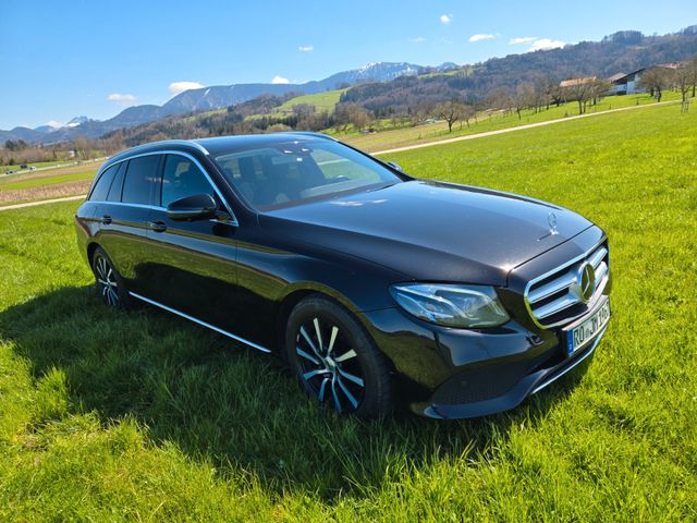 MERCEDES-BENZ E 220 d 4MATIC T Autom. -