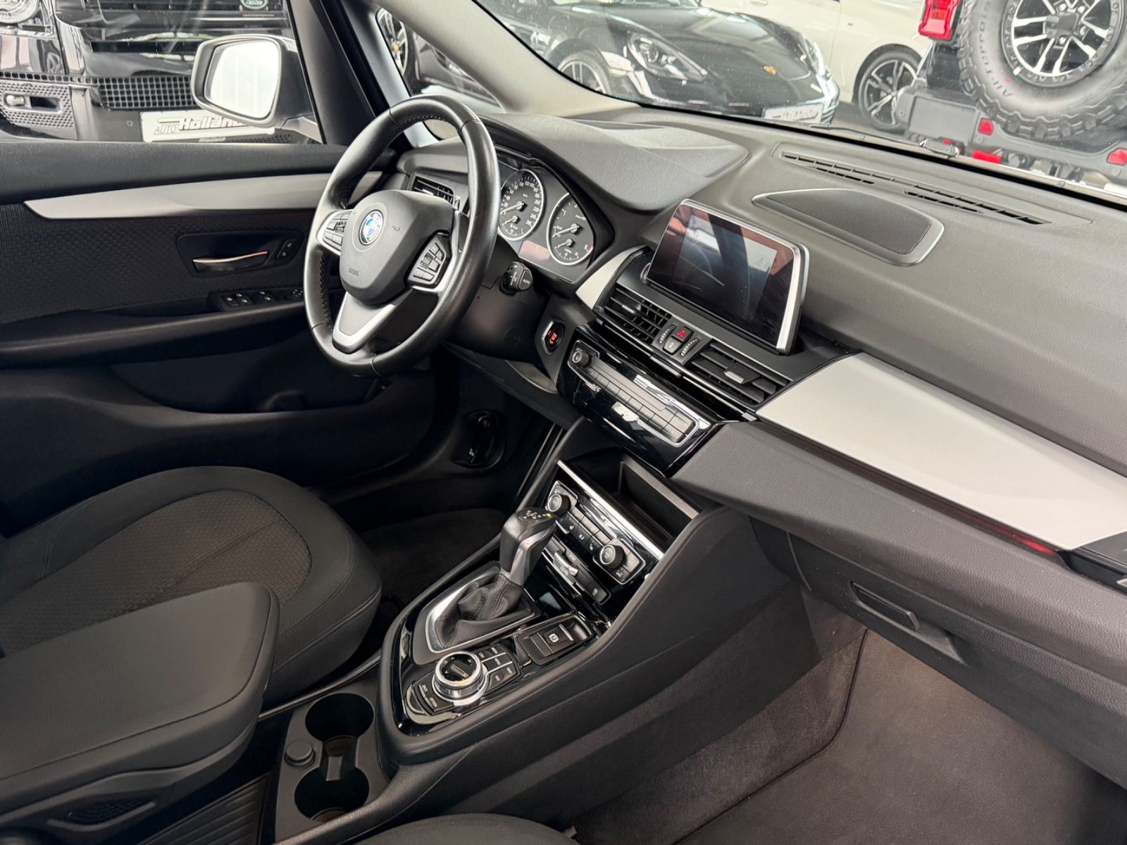 Fahrzeugabbildung BMW 2er Gran Tourer 220d Advantage Business LED