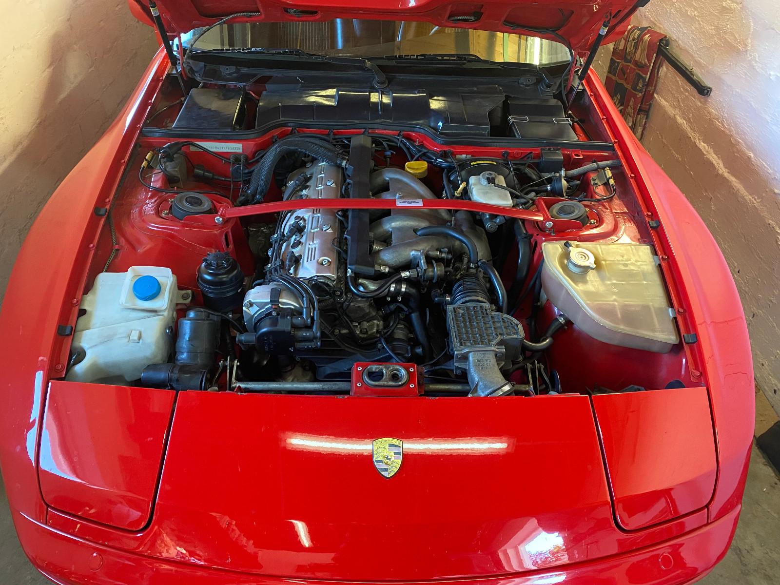 Porsche 944 S2