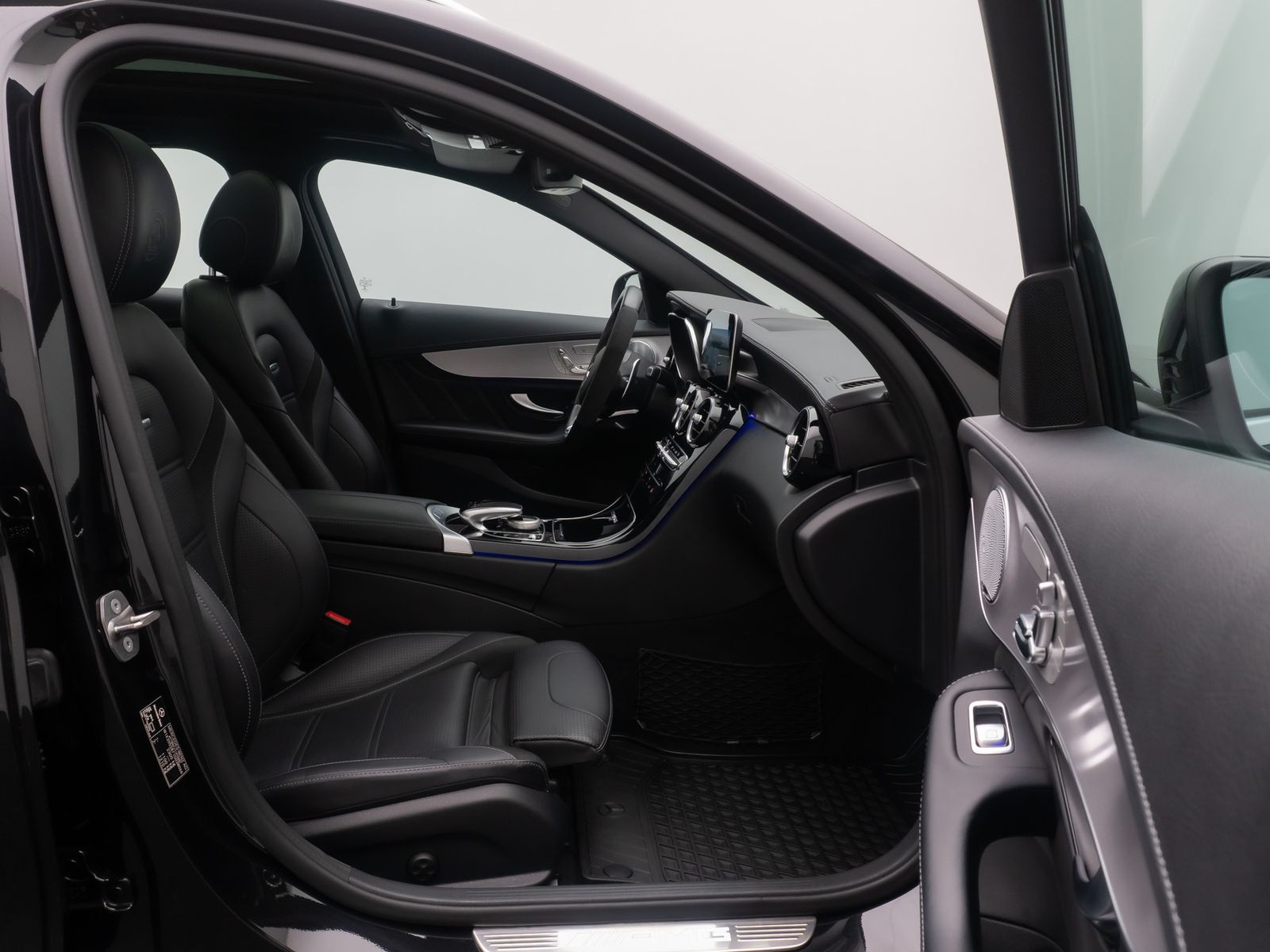Fahrzeugabbildung Mercedes-Benz C 63 AMG Panorama DAB Burmester Komfort Voll