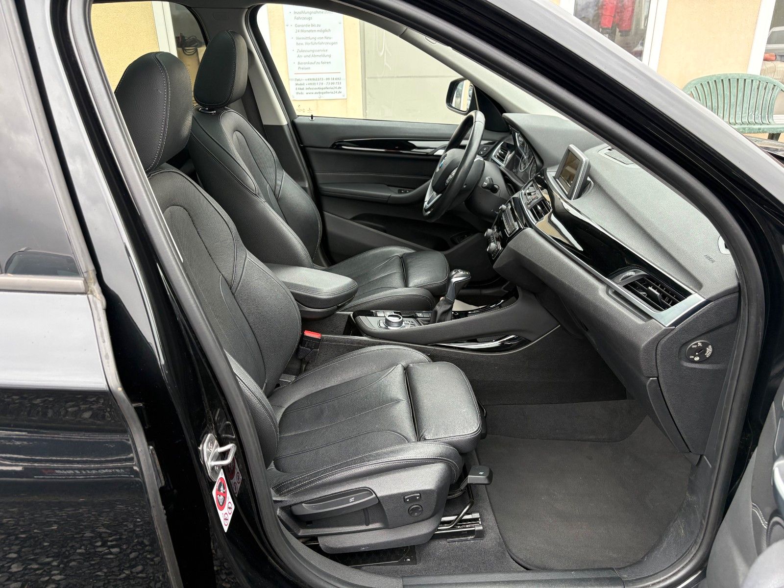 Fahrzeugabbildung BMW X1 xDrive20i Aut. SPORT LINE Navi Leder LED Pano