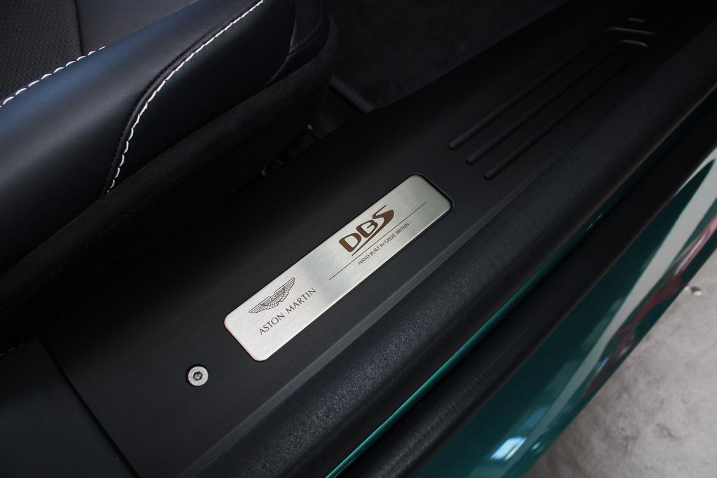 Aston Martin DBS