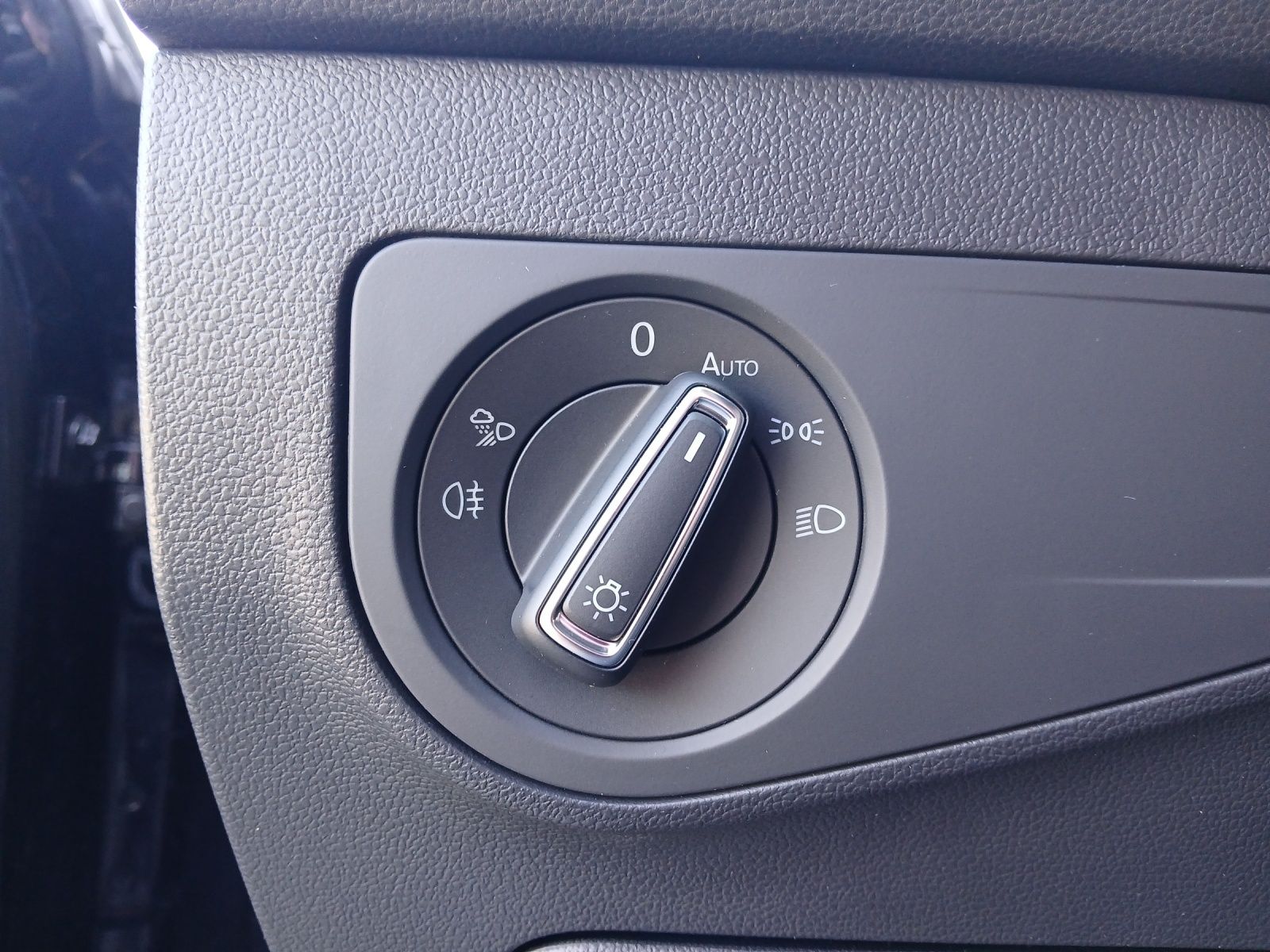 Fahrzeugabbildung Volkswagen Tiguan Allspace TSI R-Line DSG 4M Matrix Navi AI