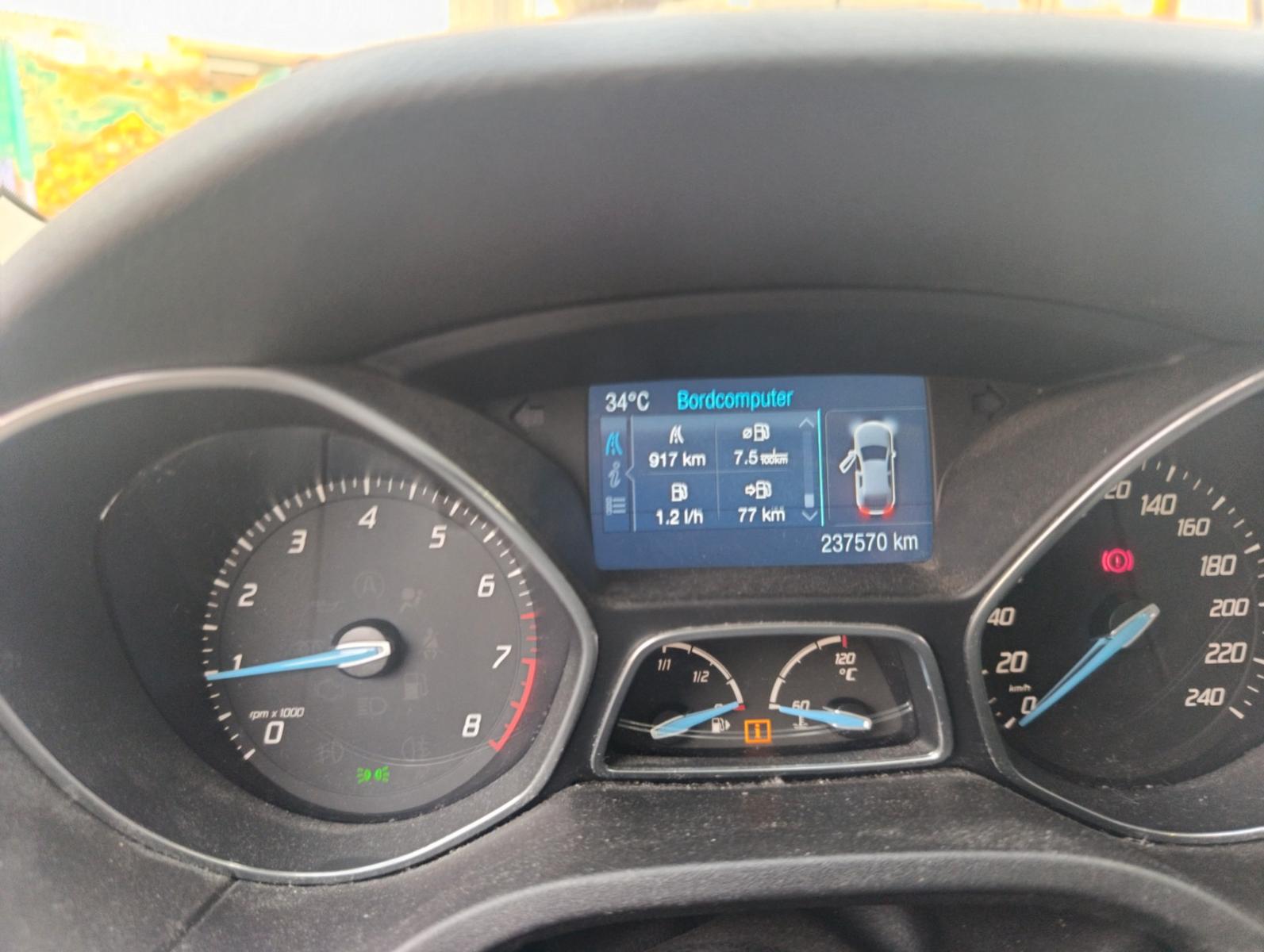 Ford Focus 2011 — photo 17