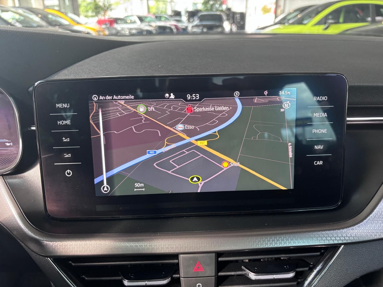 Fahrzeugabbildung SKODA Kamiq 1.5 TSI Clever  NAVI PANO KAMERA