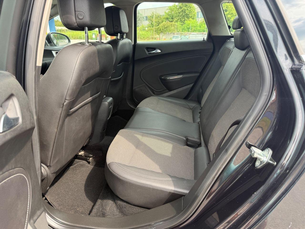 Opel Astra 2013 — photo 8