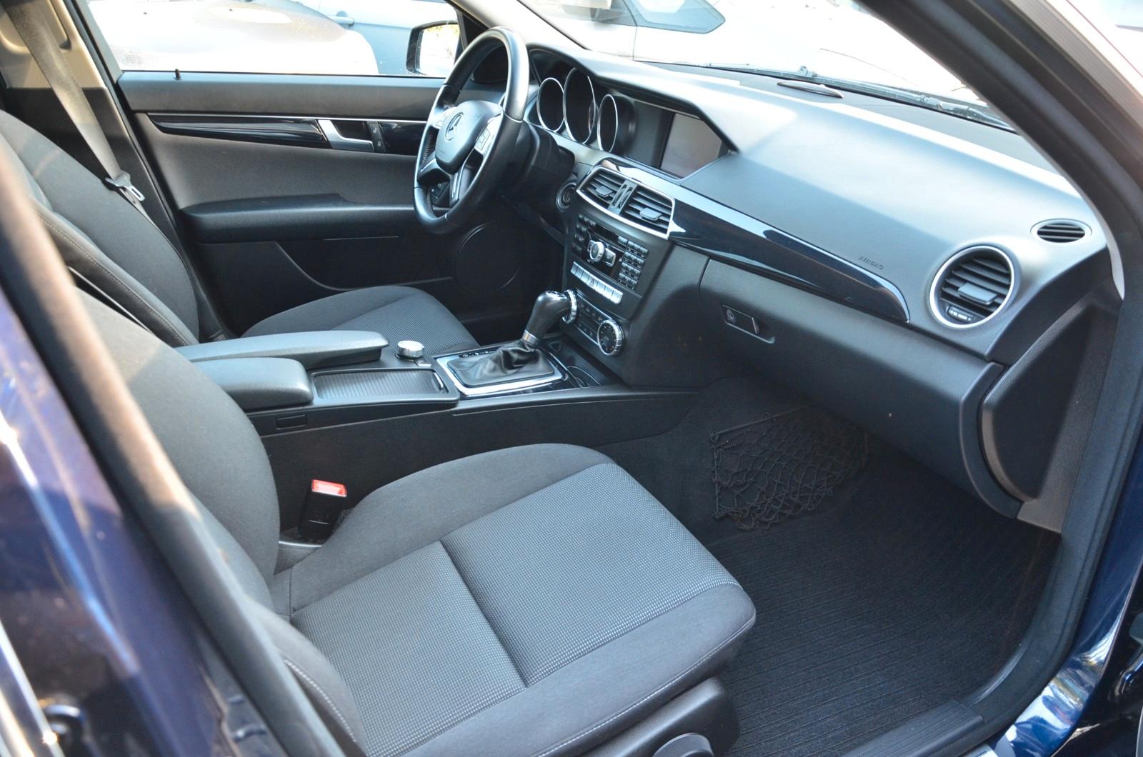 Mercedes-Benz T-Modell C 180 CGI Automatik Navi Xenon Tüv neu