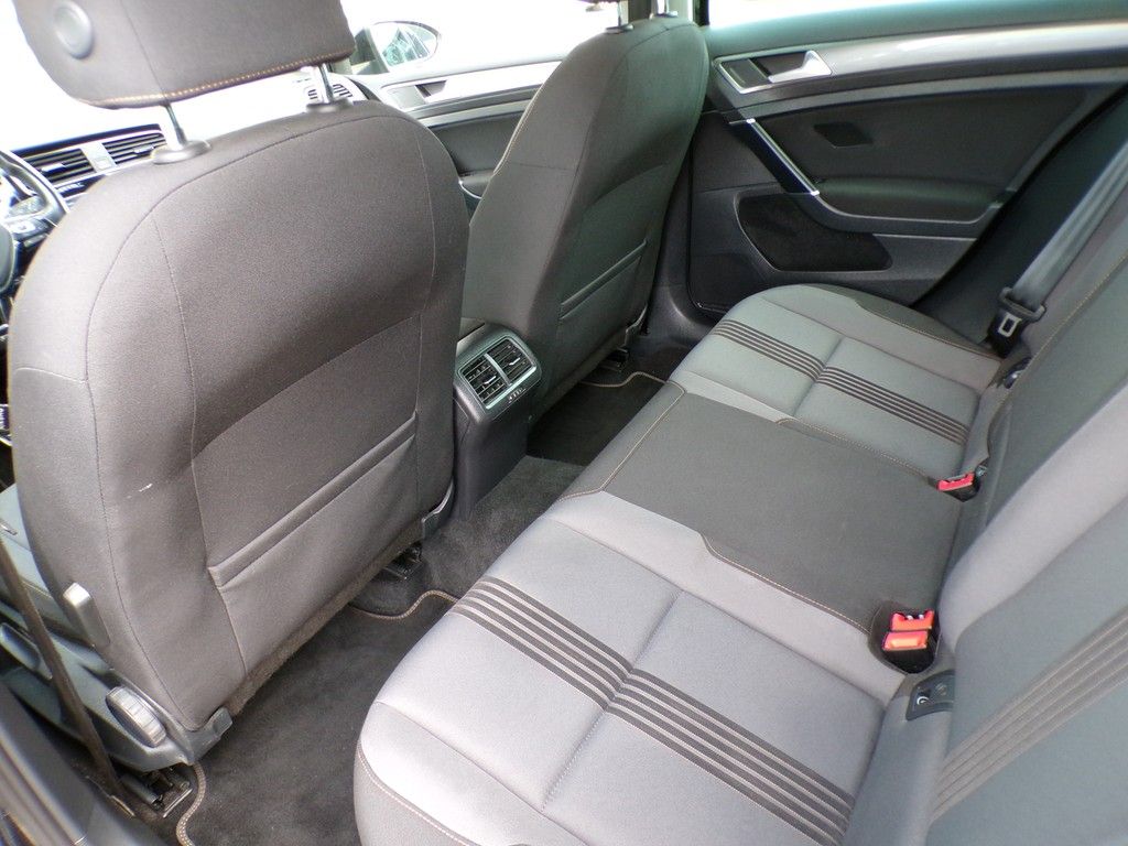 Fahrzeugabbildung Volkswagen Golf VII 1.2 TSI Allstar *Navi*SHZ*PDC vorne+hin