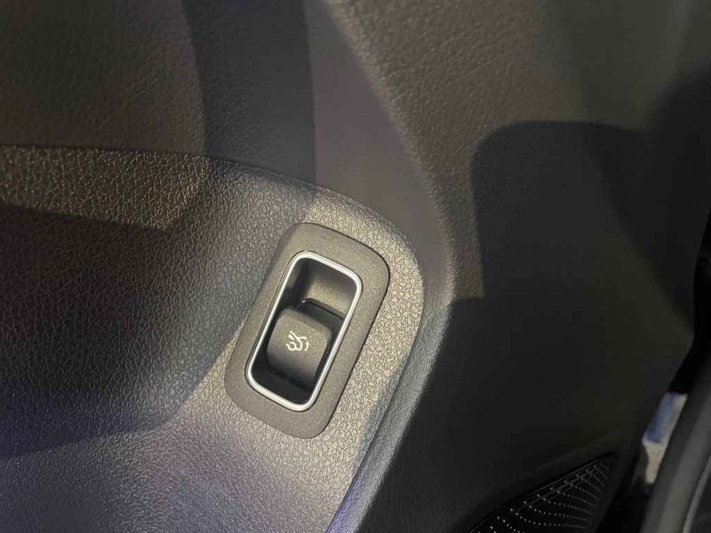 Fahrzeugabbildung Mercedes-Benz A 200 AMG Pano Navi LED Burm. KeyLess Sport KAM